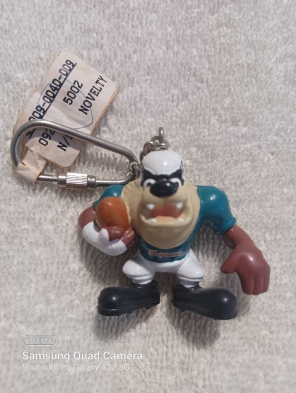 Vintage Looney tunes Miami Dolphins Tasmanian Devil keychain